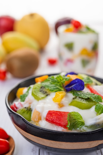 زبادى فاكهة قطع